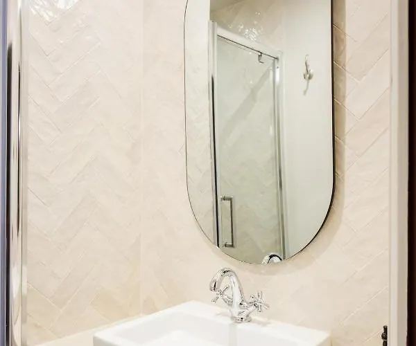 Habitat Parisien - Louvre Rivoli *